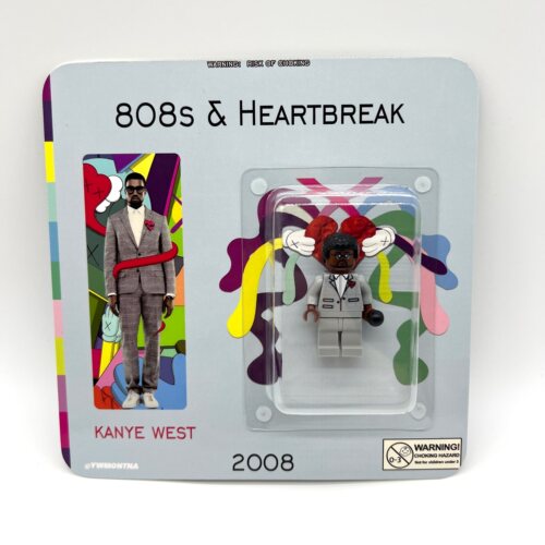 KanyeWest周边挂卡玩具