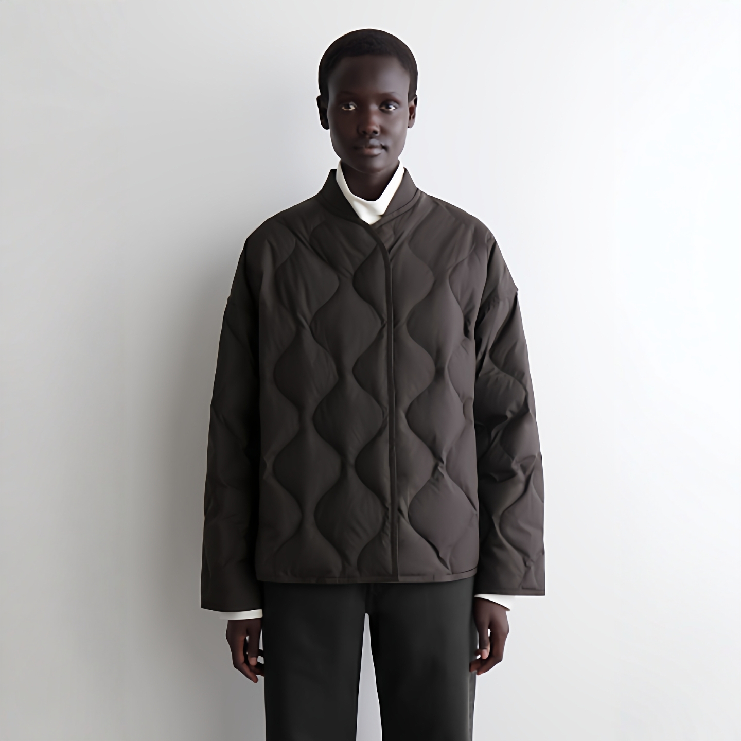 高智感菱格纹理绗缝羽绒服夹克