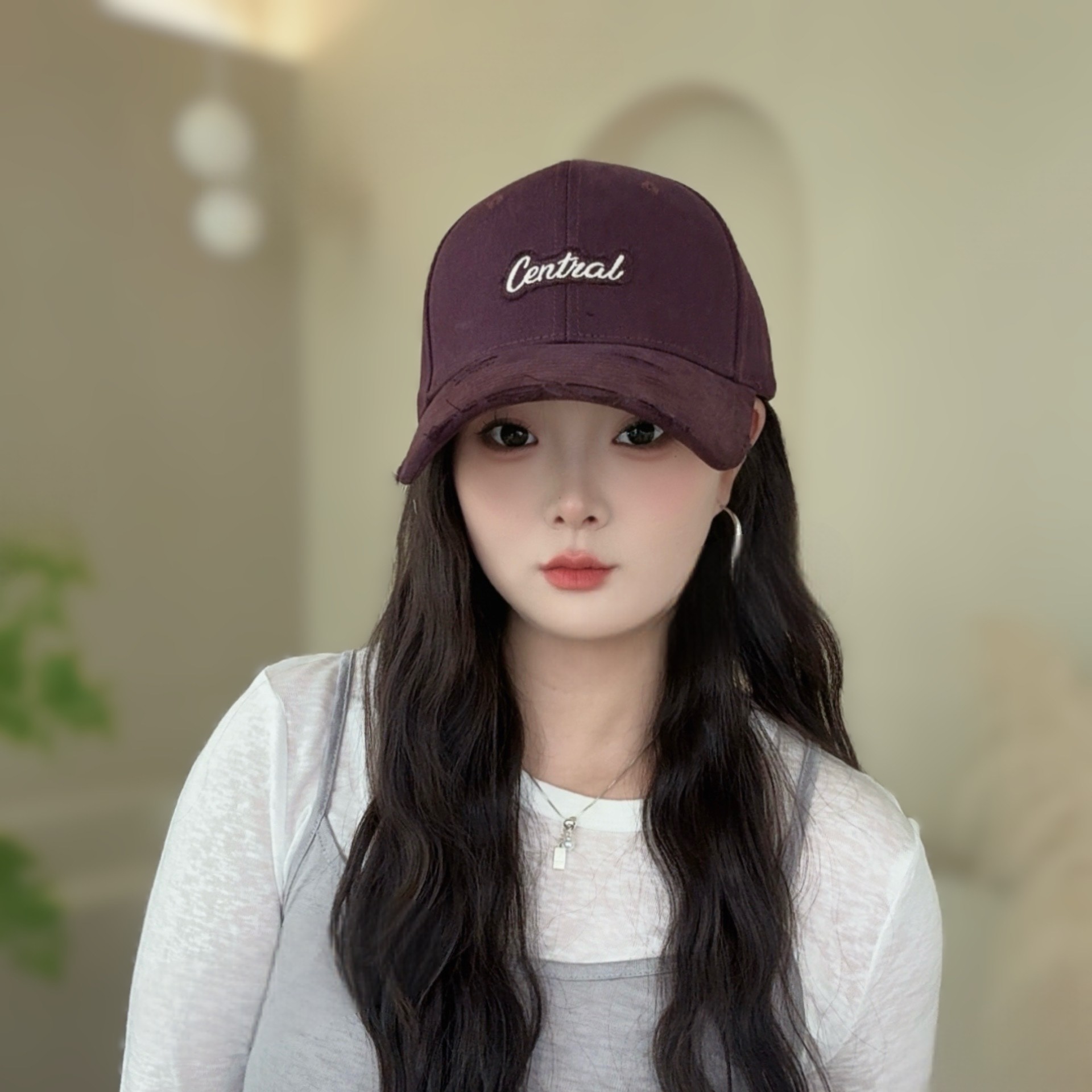 破洞字母刺绣宽檐鸭舌帽子男女