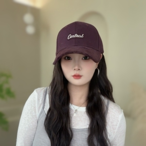 韩版破洞棒球帽女款春秋季显脸小时尚百搭个性夏季遮阳防晒鸭舌帽