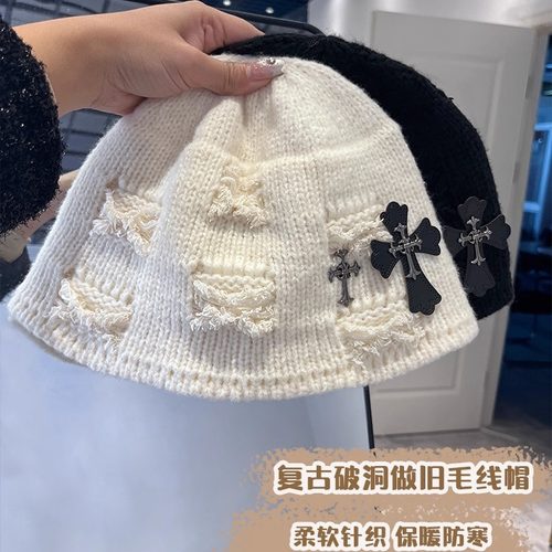 2025新款十字架徽章秋冬季保暖护耳针织帽子女显脸小百搭套头冷帽