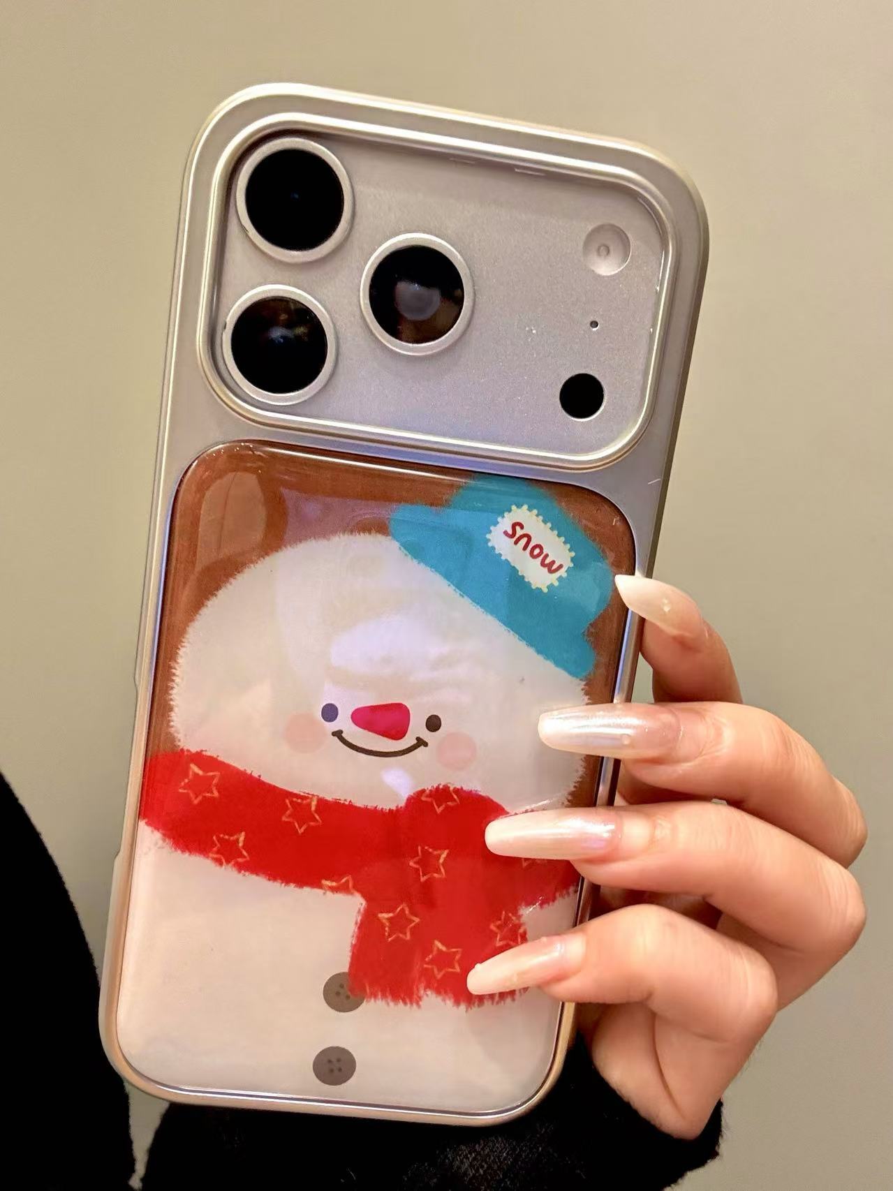 童趣可爱红围巾蓝帽雪人适用ihone17promax苹果16pro手机壳15新款 · 苹果17pro