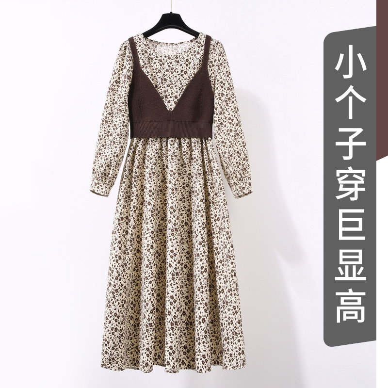 早春打底灯芯绒碎花连衣裙2022春秋新款内搭法式复古赫本风裙子