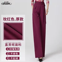 Толстые женские брюки розового цвета с завязкой спереди.