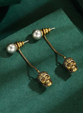 复古时尚高级感鬼才设计师麦家灰色珍珠满钻骷髅头长款流苏耳环女