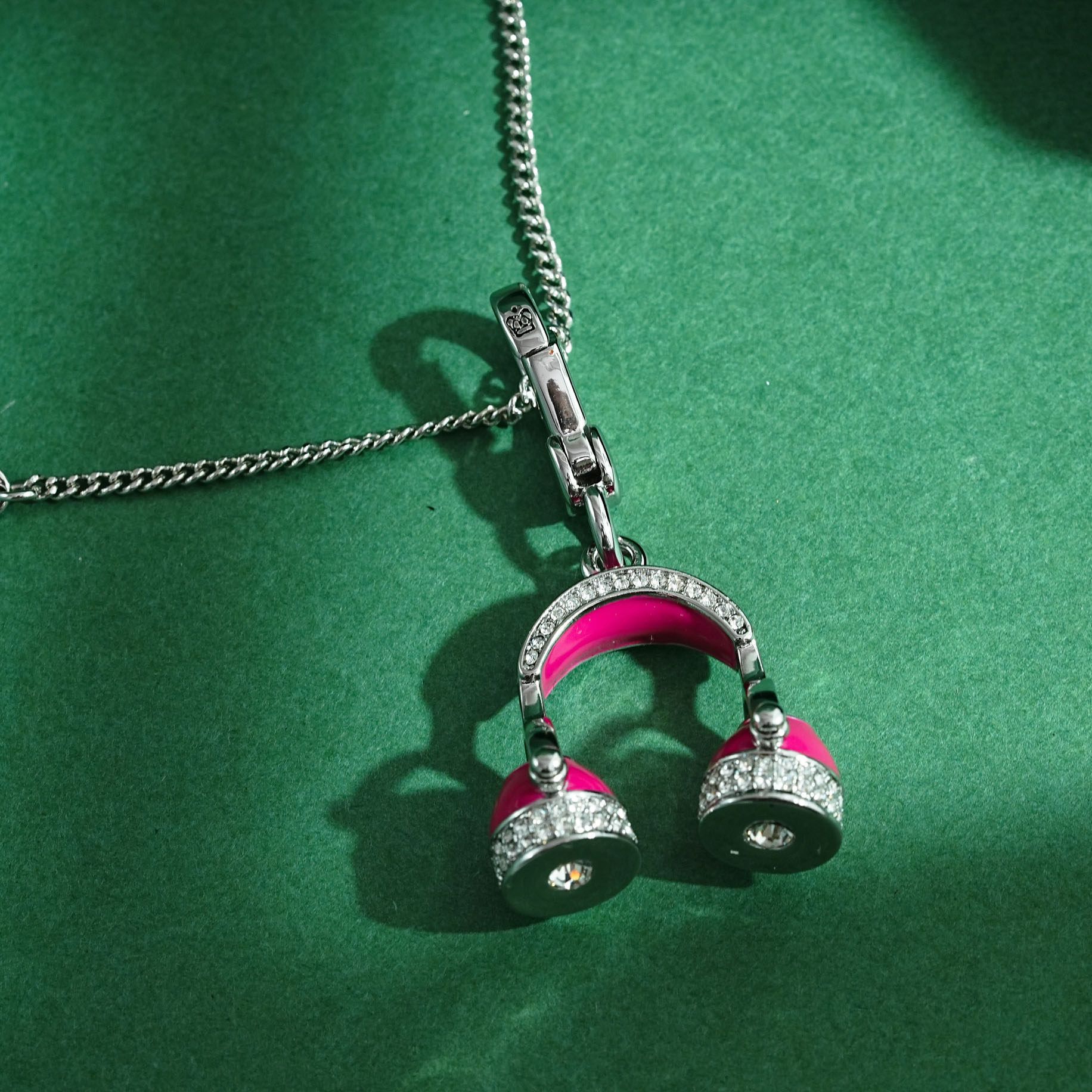 千禧风珐琅满钻玫红色可活动耳机耳麦吊坠项链音乐节甜酷个性配饰,饰品/流行首饰/时尚饰品新,项坠/吊坠,淘宝优惠券,粉丝福利购,淘宝优惠卷