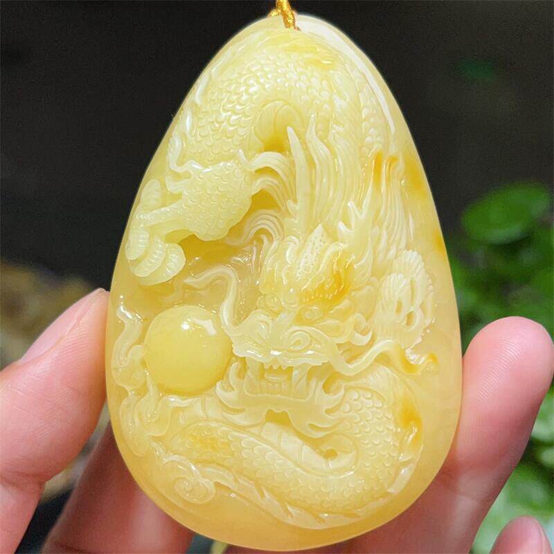 天然俄料原矿蜜蜡精雕刻龙牌吊坠女款项链47克无优化无烤色琥珀