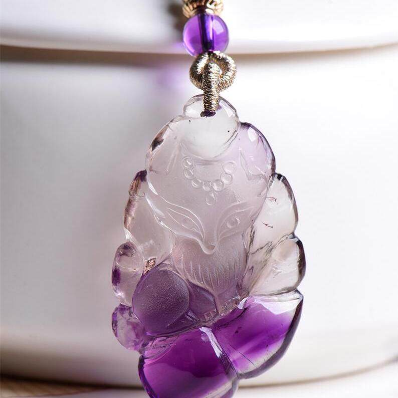 天然水晶巴西紫水晶雕刻九尾狐女款项链吊坠12.4克浅紫色通透体