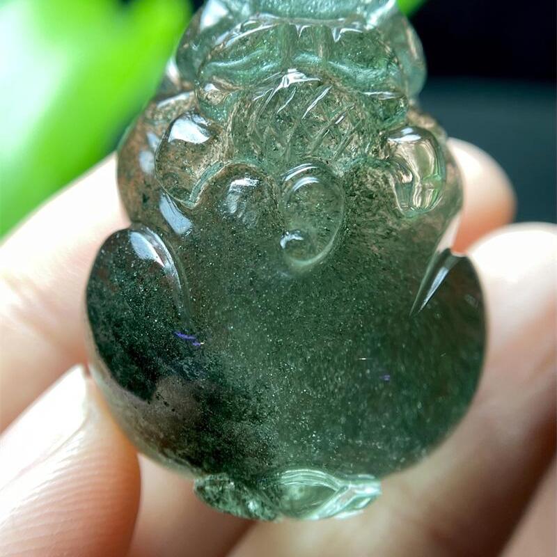 天然水晶原矿巴西绿幽灵千层星光绿墨绿手工貔貅吊坠项链28g夸