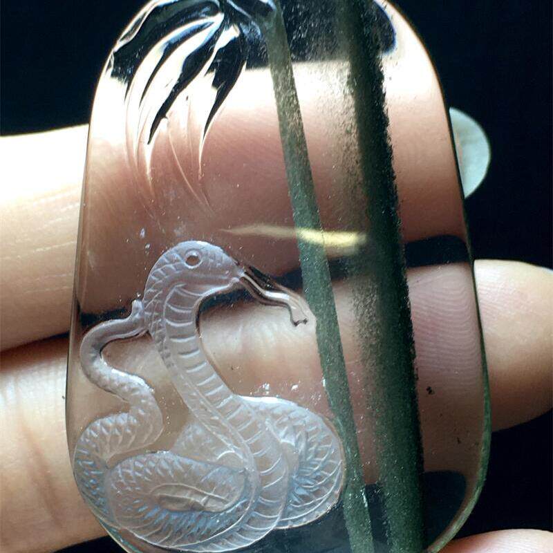 天然水晶巴西俏色绿幽灵生肖蛇项链吊坠26.1克千层山翠绿透体