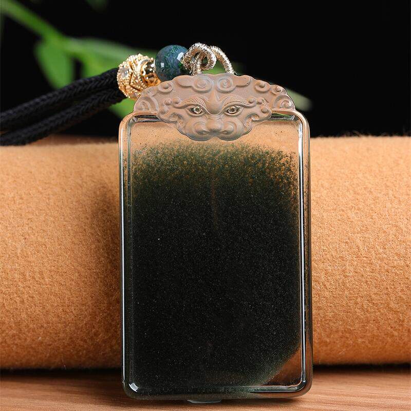 天然水晶巴西绿幽灵平安无事牌兽头项链吊坠69.2克千层满天星