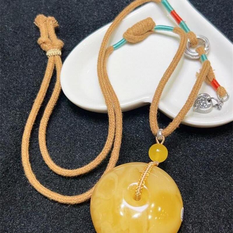 天然俄料原矿俄料蜜蜡平安扣吊坠女款项链28.9克无优化无烤色凯