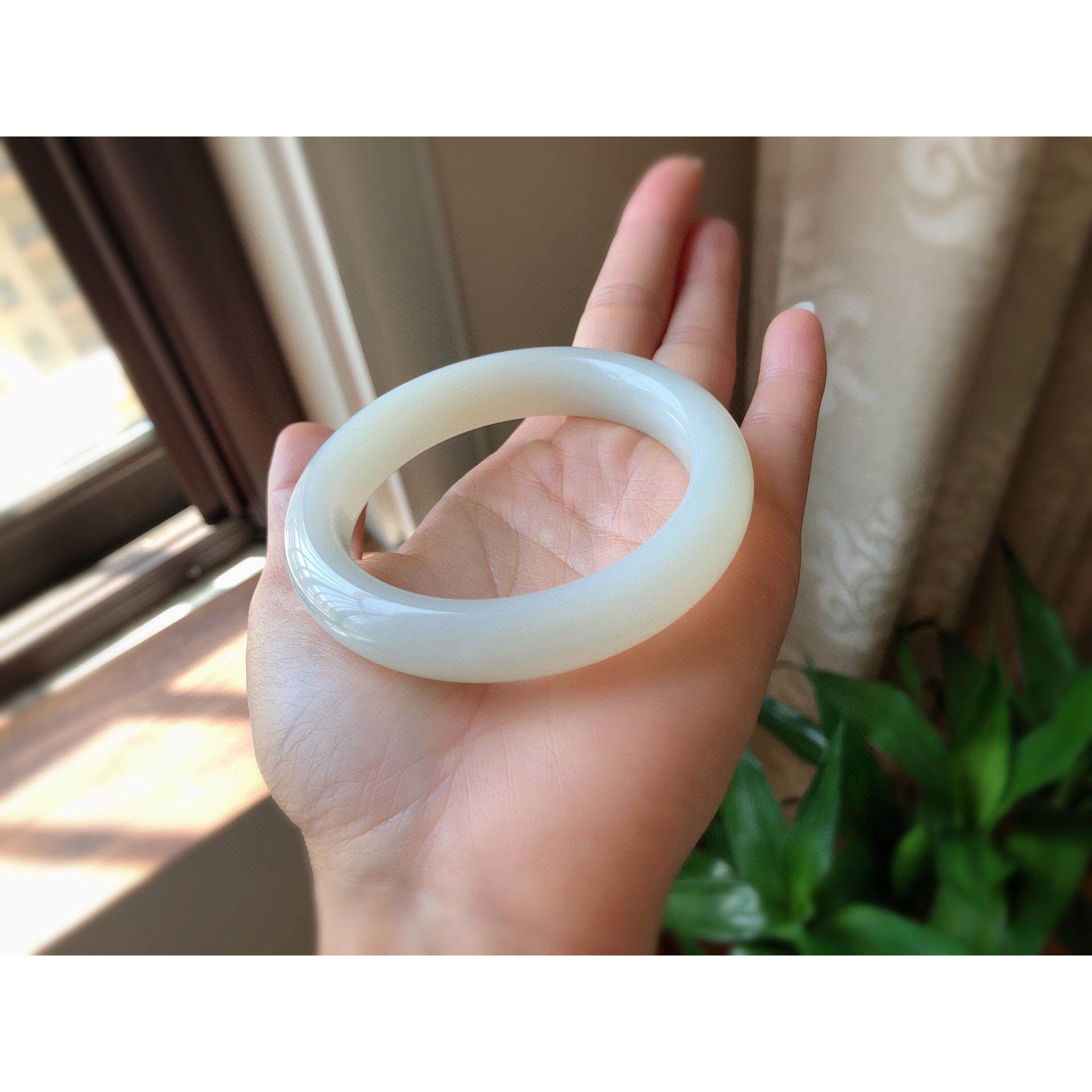 天然羊脂白玉59.3mm圈口玉手镯 老坑料 一级白 油润柔和 配证 xe0