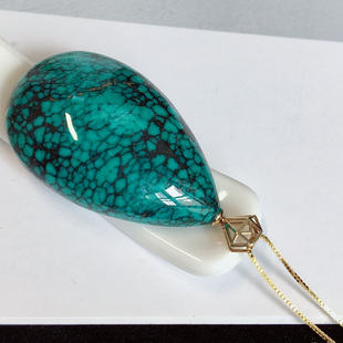 天然玉化包浆乌兰花湖北原矿高瓷绿松石水滴吊坠玻璃瓷18k金