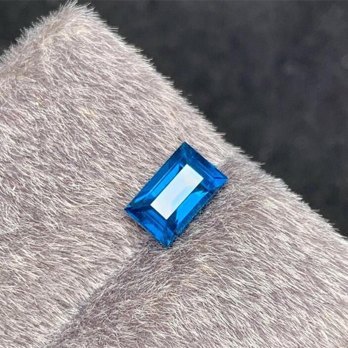 天然尖晶石镶嵌裸石满火彩透耳钉坠项链18k金1.03ctGRS国际证书悠