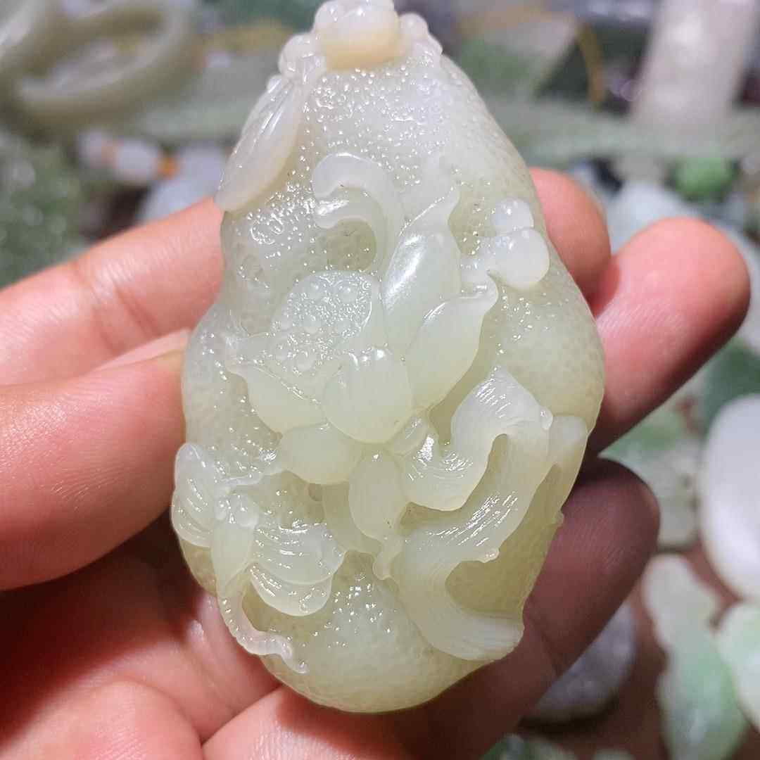 手工雕刻新疆天然新疆若羌黄口手把苏工荷花吊坠过风原皮zqyx