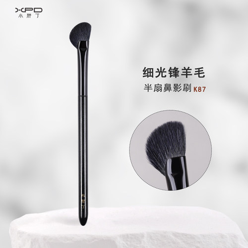 半扇形鼻影刷贴合山根一笔成型