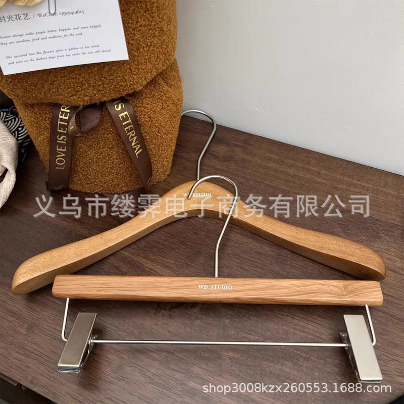 高档服装店胡桃木色木质