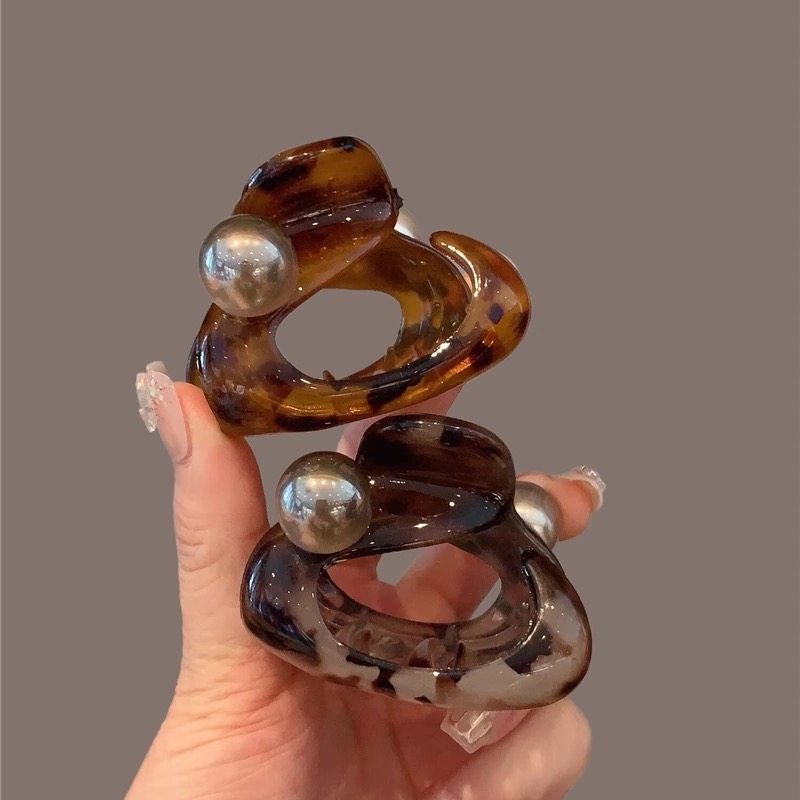 高级感咖色珍珠抓夹女2025新款半扎发鲨鱼夹发饰后脑勺盘发夹子,饰品/流行首饰/时尚饰品新,发饰,淘宝优惠券,粉丝福利购,淘宝优惠卷