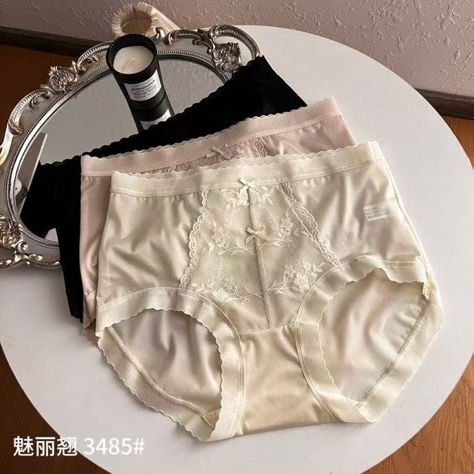 法式复古刺绣蕾丝中腰包臀三角裤