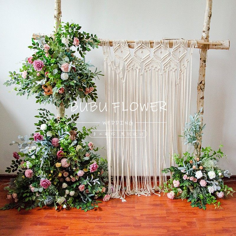 户外草坪婚礼森系花艺拱门布置结婚花门树桩婚庆背景装饰花架道具
