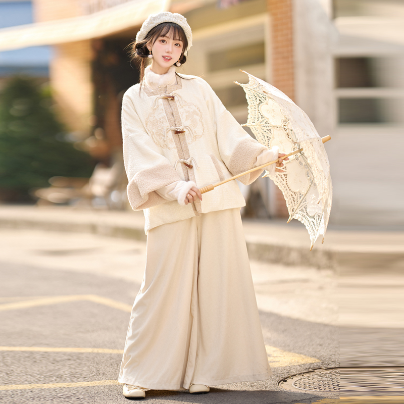 明制米白初雪秋冬汉服套装