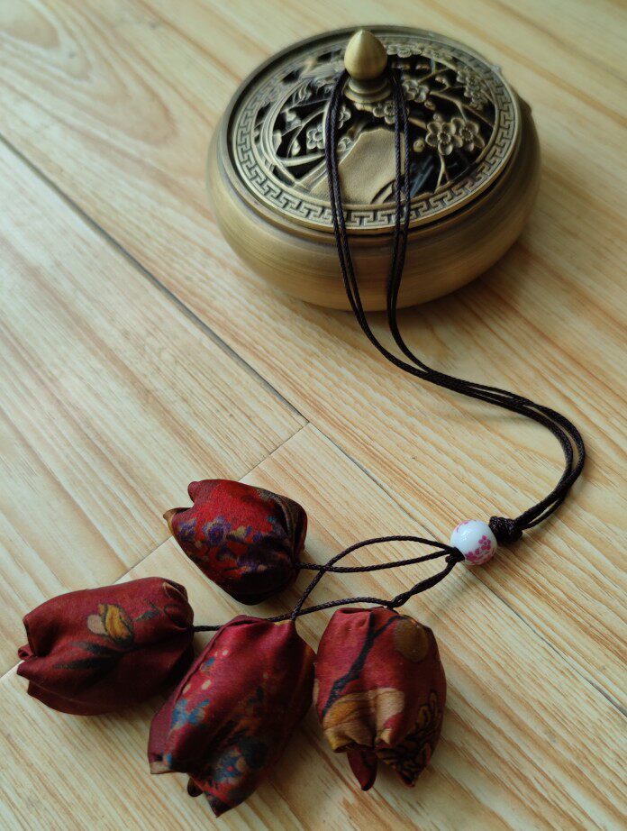 一缕暗香桑蚕丝香云纱手工花苞加熏衣草干花香熏香包挂件4个花苞