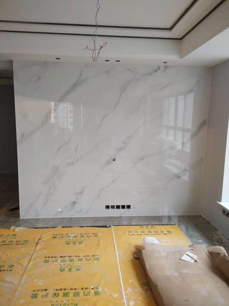 uv板背景墙鱼肚白现代简约轻奢仿大理石纹影视墙爵士白木饰面板