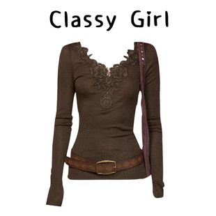 Classy girl 法式复古蕾丝玫瑰花边拼接上衣北欧苔绿V领修身T恤女