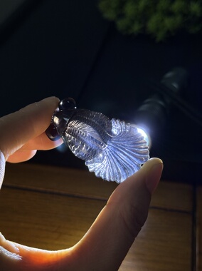 罕见的梦幻蓝光烟晶俏色巧雕金玉满堂我自己纯手工雕刻的纯净的