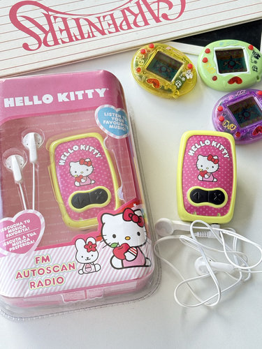 中古kitty凯蒂猫复古怀旧电子收音机复古耳机包包挂件装饰礼物