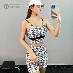 裸感瑜伽服遮副乳收腹短裤可外穿
