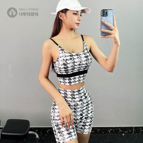 裸感瑜伽服遮副乳收腹短裤可外穿