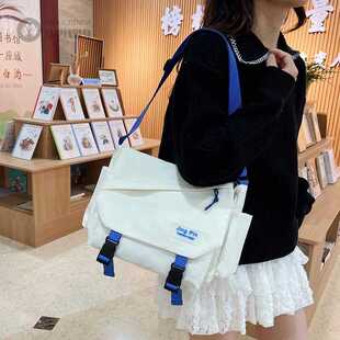 原宿大容量斜挎包女ins百搭学生上课邮差包复古帆布包包