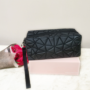 新款化妆包磨砂菱格大容量口红化妆品收纳袋便携高级感超火小清新