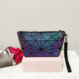 菱格化妆包高级感大容量收纳袋口红化妆品轻便携手拿包超火小清新