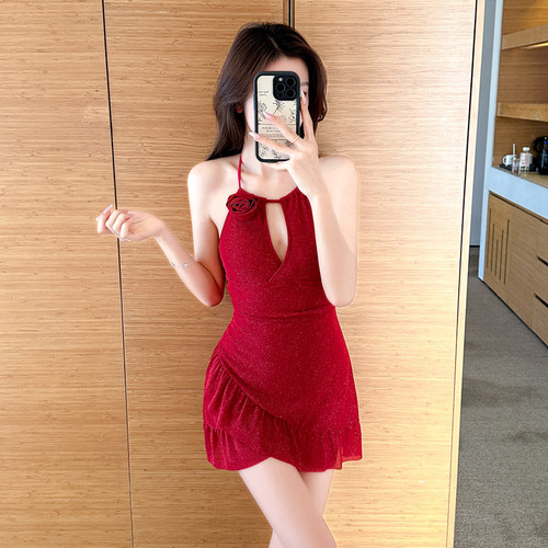 保守裙式连体泳衣女夏遮肚显瘦高级感红色绝美性感2026年新款温泉