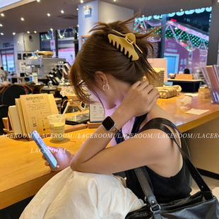 韩系简约奶油黄抓夹2025新款高级感后脑勺盘发鲨鱼夹时尚气质头饰