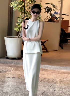 法式白色无袖背心套装女夏季2026新款设计感小众开叉半身裙两件套