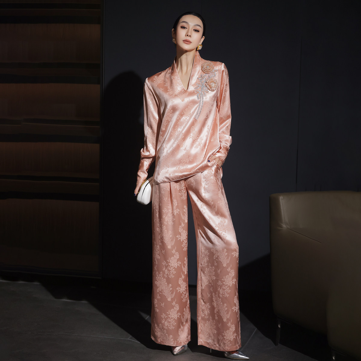 新中式重磅醋酸提花套装春秋款钉珠套头长袖上衣垂感阔腿裤两件套