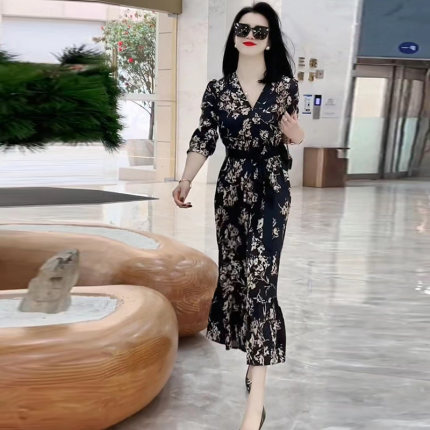 真丝桑蚕丝高级感茶歇法式黑色碎花收腰连衣裙夏季2026新款长裙