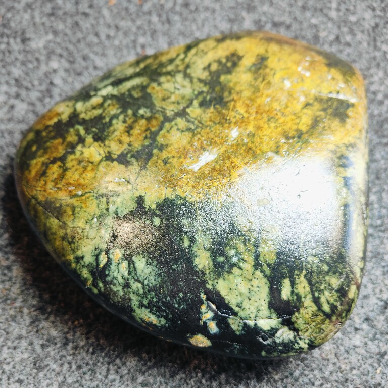 精品西藏药王石206*82重6680g西瓜皮老鸭皮多色一图一物磁场231