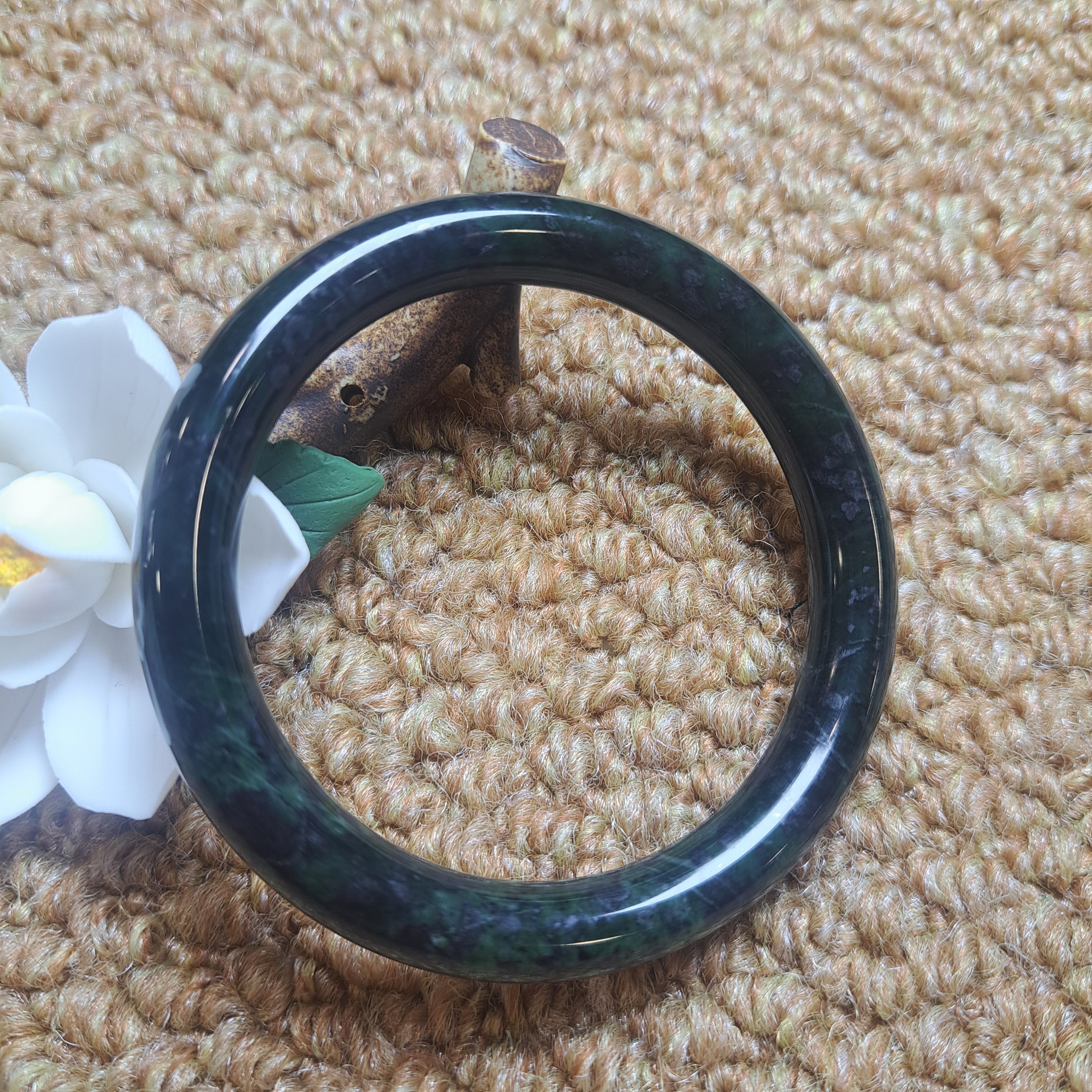 藏玉药王石精品手镯圈口58.4墨绿色玉化好强磁养生圆条镯12375
