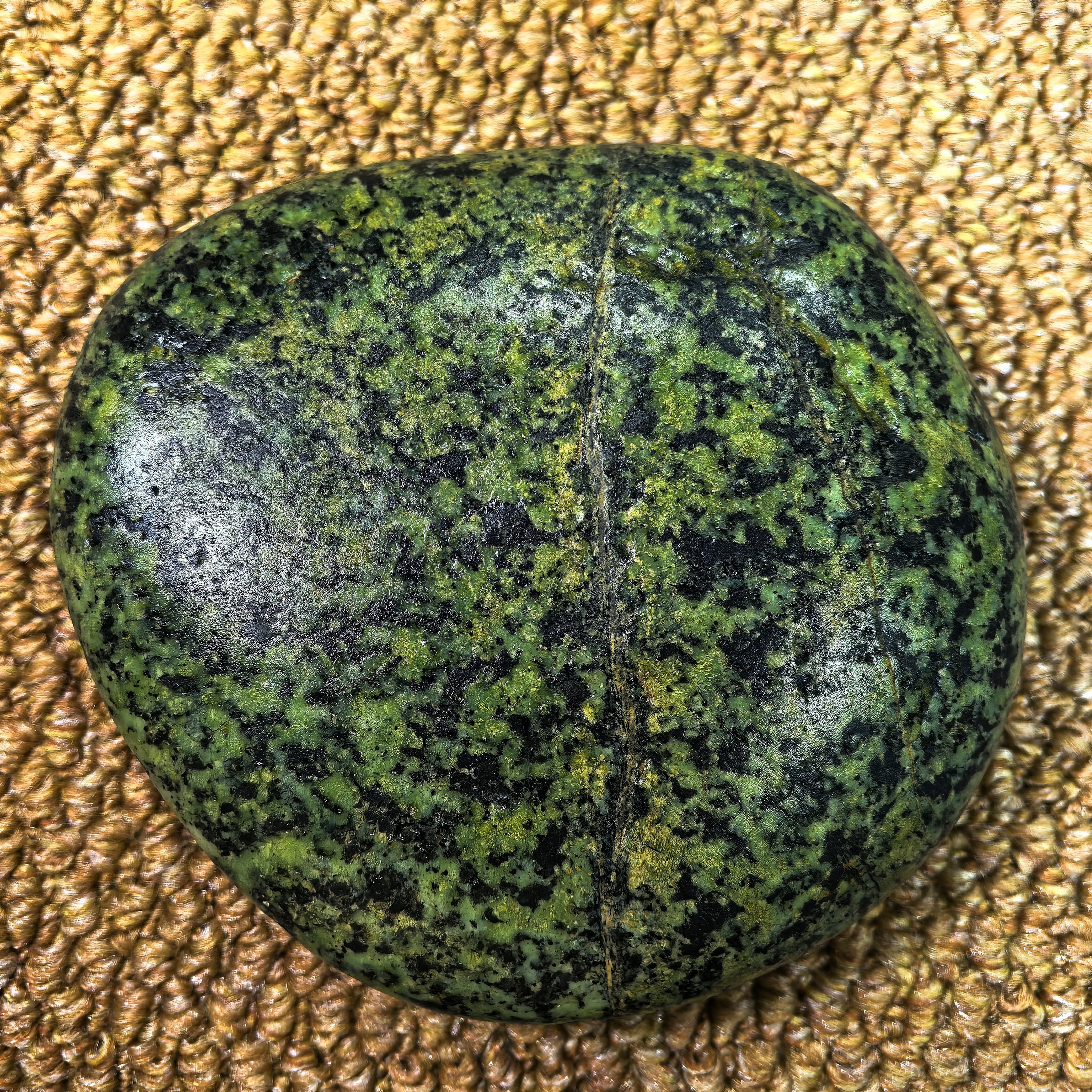 2.7斤西藏药王石西瓜翠绿带花原生态圆润大摆件0409