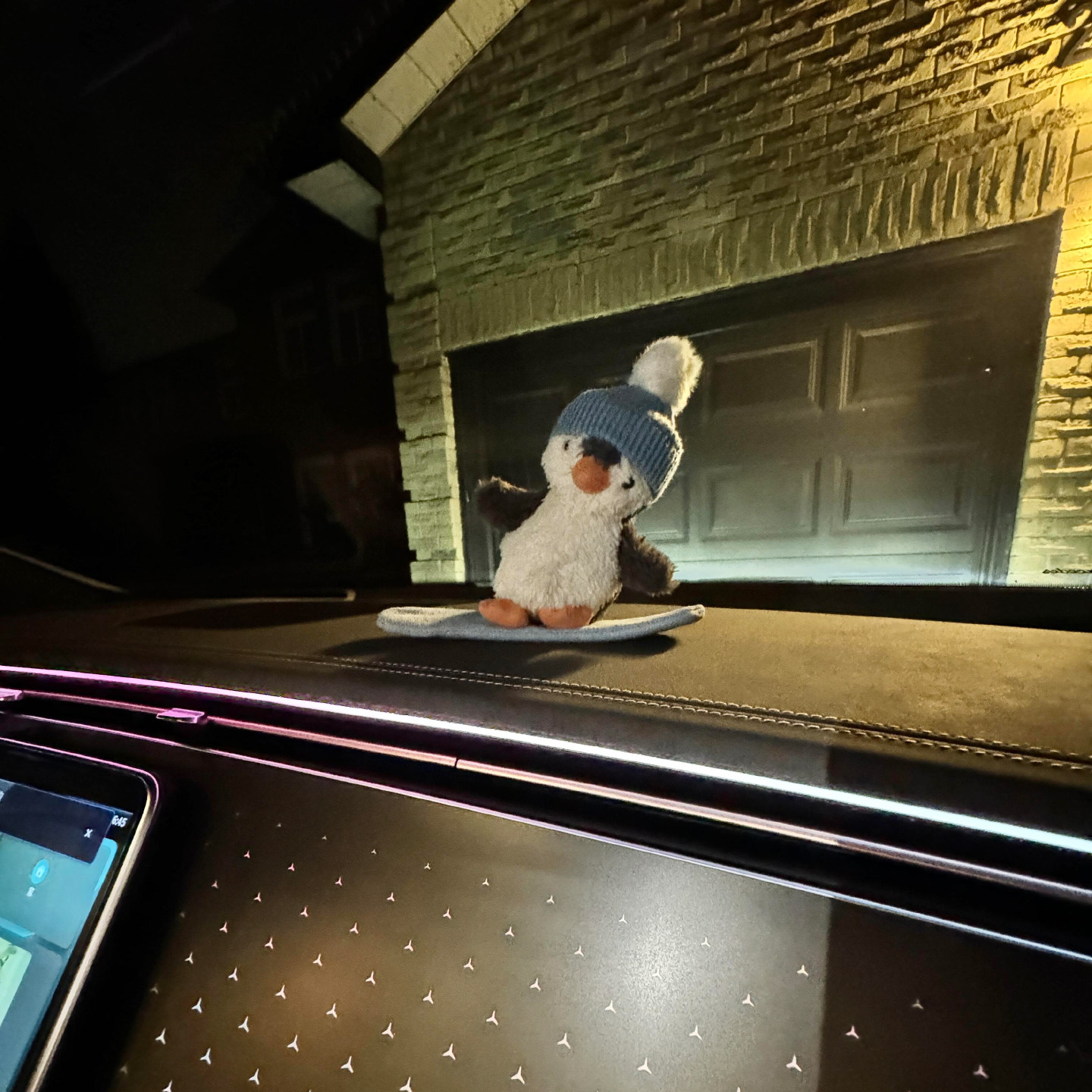 滑雪企鹅车内装饰品摆件圣诞车载仪表台左右滑动汽车用品可爱毛绒