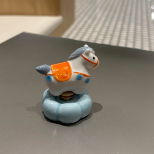 马上有钱新年车内饰品摆件车载车上装饰2026景德镇新款转转乐