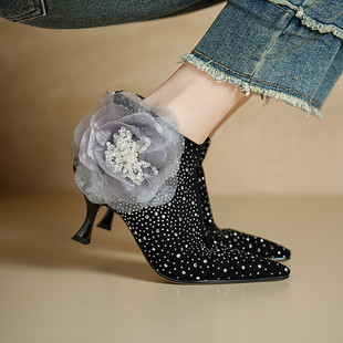 巨美~设计款水钻细高跟尖头短靴女花朵气质羊翻皮后拉链踝靴大码