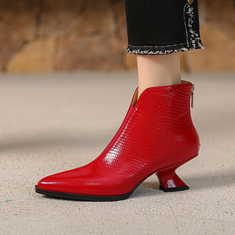 洋气红色尖头V口显瘦短靴女