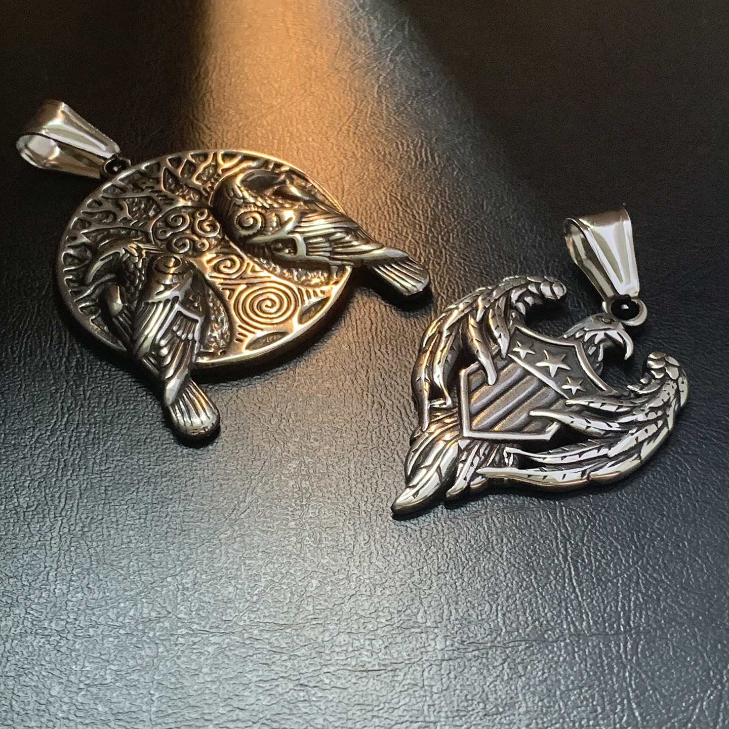 奥丁乌鸦-古法钛钢项链男款复古鹰爪维京配饰中古长款不掉色项坠