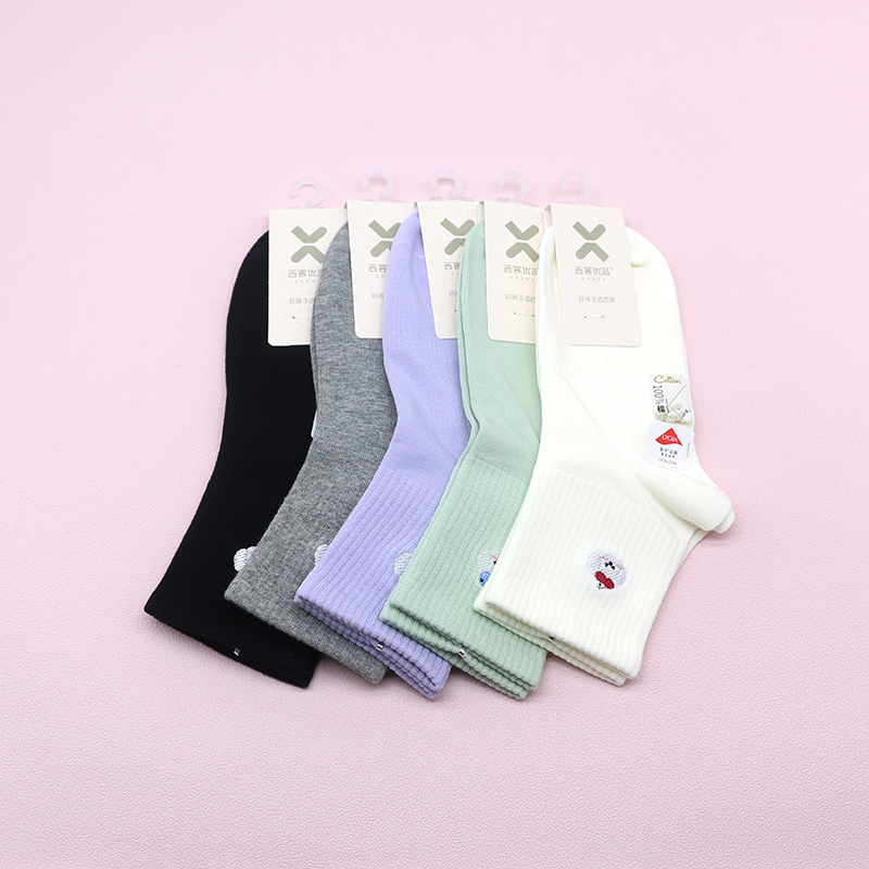 西客优品秋小狗刺绣短筒女袜